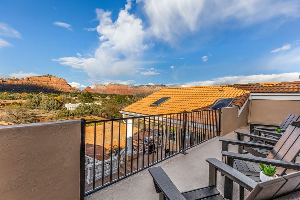 Enjoy peaceful moments with your morning coffee from the upper-level seating area with elevated views of Sedona’s iconic red rocks.