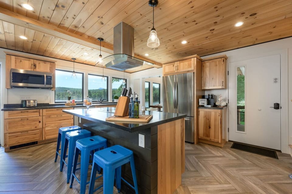 Your full kitchen is designed for effortless gatherings, with an oversized island seating 4—perfect for morning coffee, hearty breakfasts before adventures, happy hour, & relaxed dinners prepared together with panoramic views.