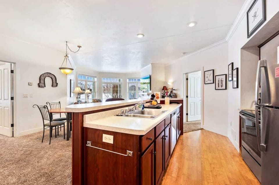 Enjoy an eat-in kitchen, perfectly situated to prepare all of your basic meals and snacks.