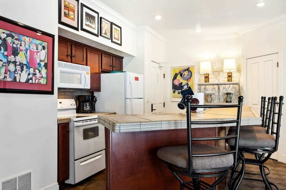 Enjoy an eat-in kitchen, perfectly situated to prepare all of your basic meals and snacks.