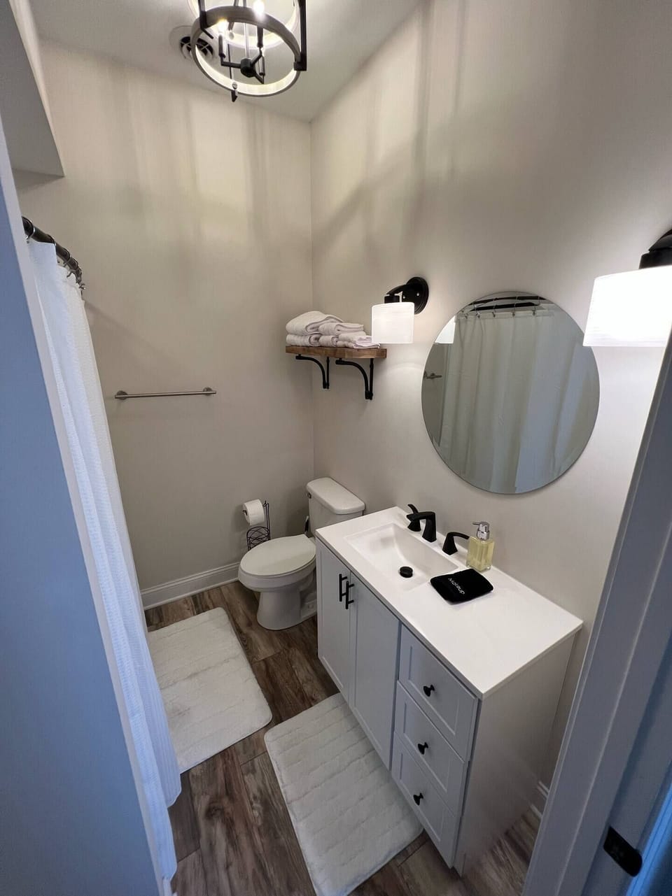 Full master bath with shower/tub combo!