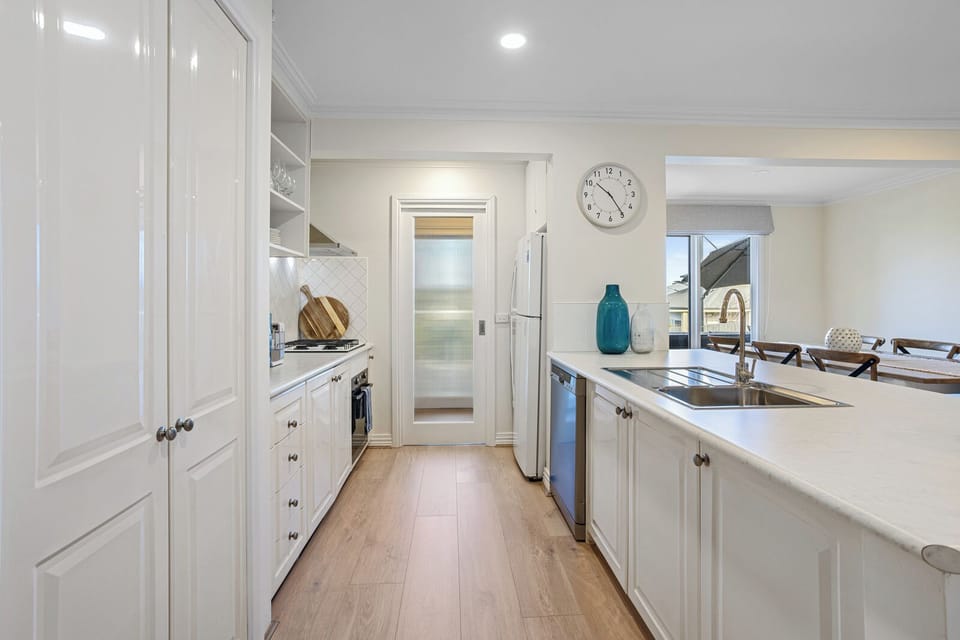 Kitchen, Laundry