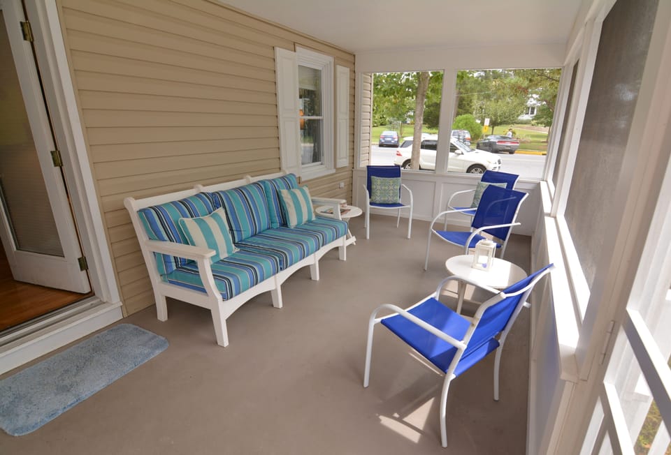Screened Porch Sitting Area