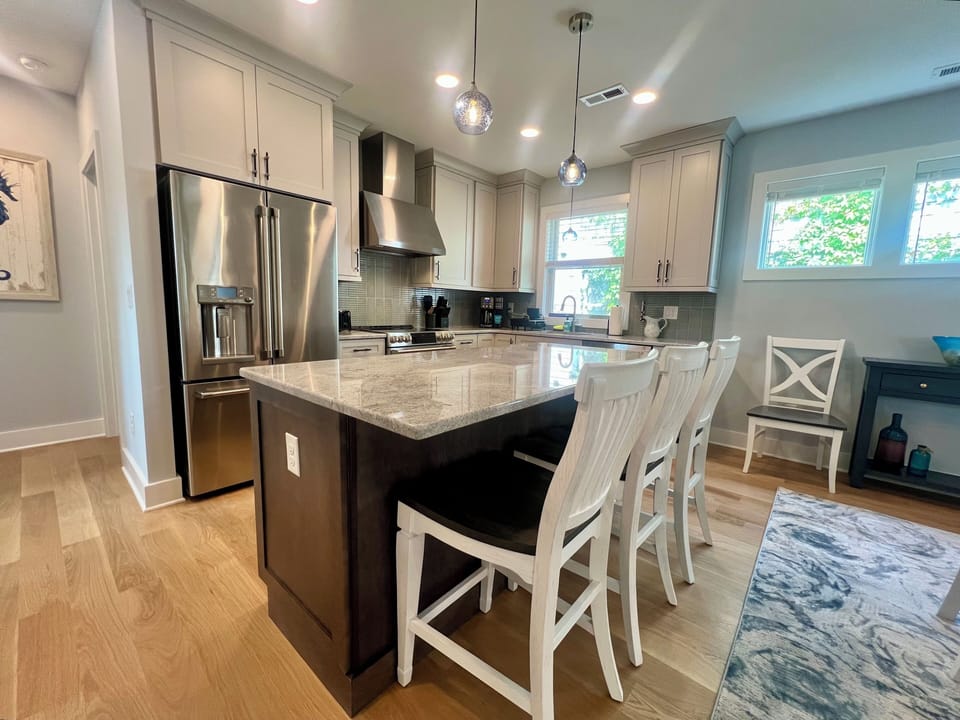 Kitchen with Breakfast Bar