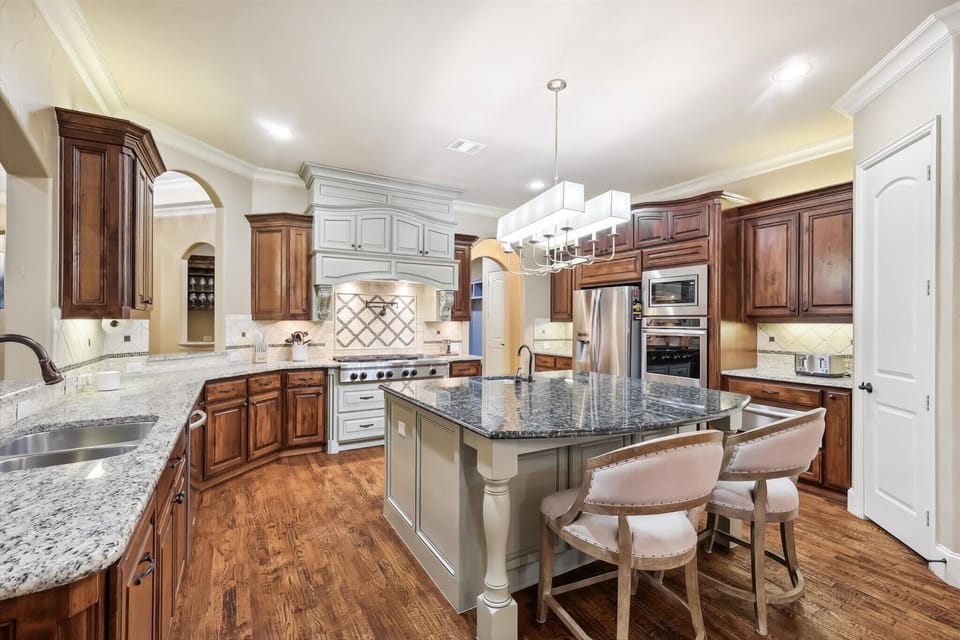 Full of charm and upgraded finishes, this fully equipped chef’s kitchen has everything you need for all your dining needs and more with top-of-the-line appliances, a kitchen island, and cooking essentials!