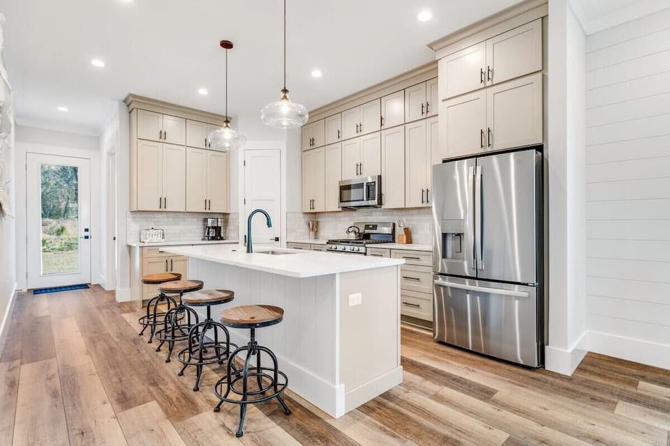 Full kitchen