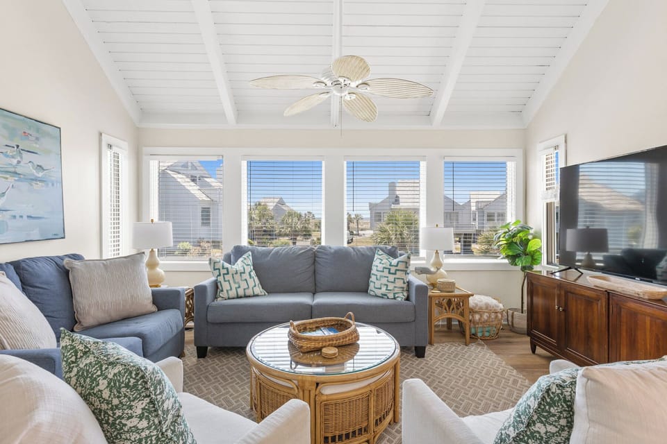 Light and Bright Villa 22 with Water Views