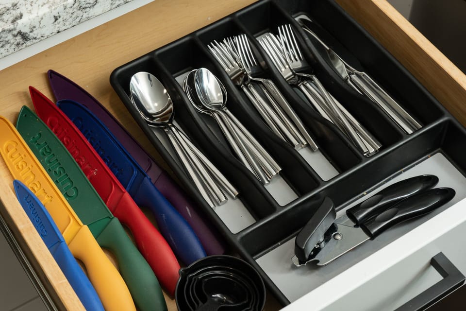 Discover convenience in our kitchen with a complete set of silverware. 