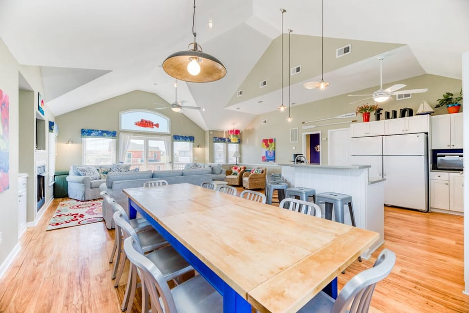 Top Level Dining Area