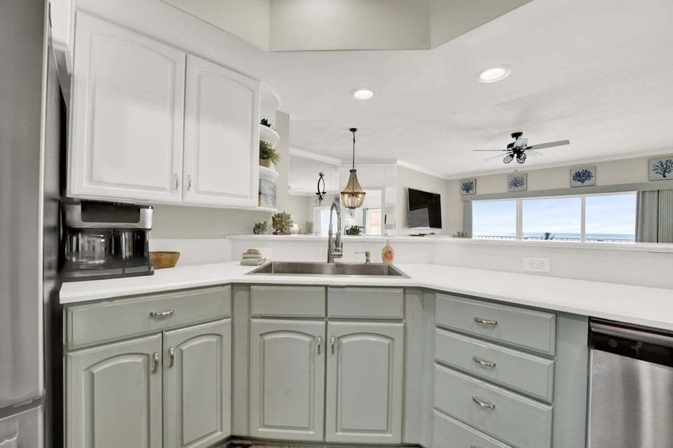 Full kitchen