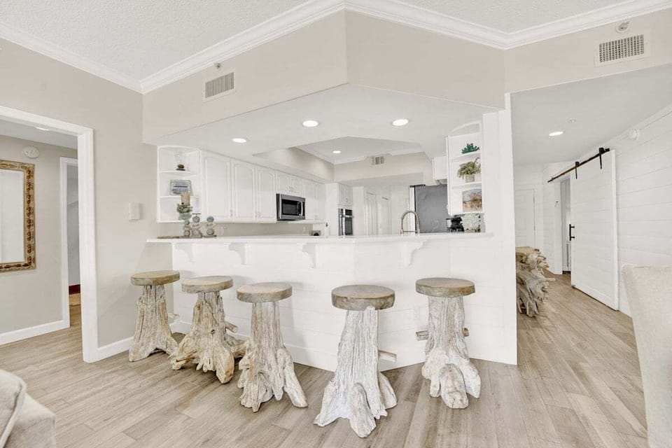 Can we talk about how incredible these barstools are?!