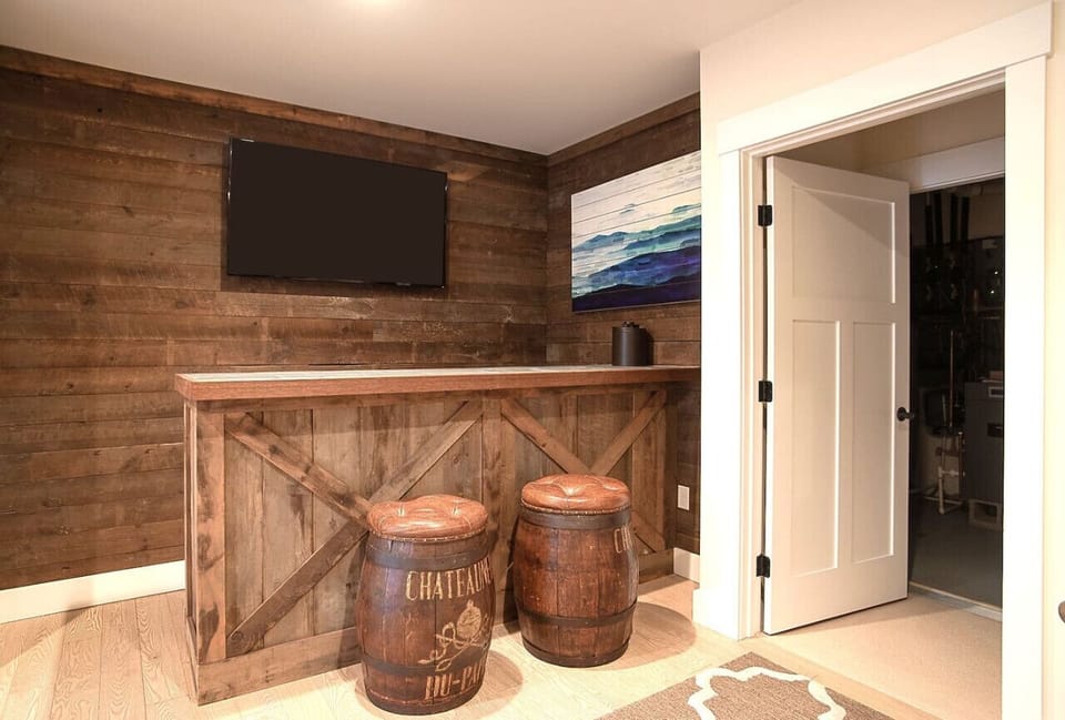 Bar area in the lower level