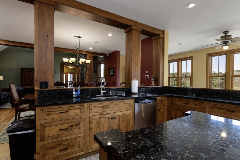 Fully equipped Kitchen with amazing views of the lake