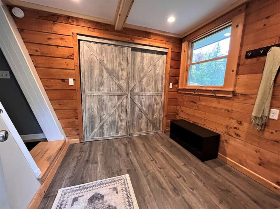 Entry into the mudroom