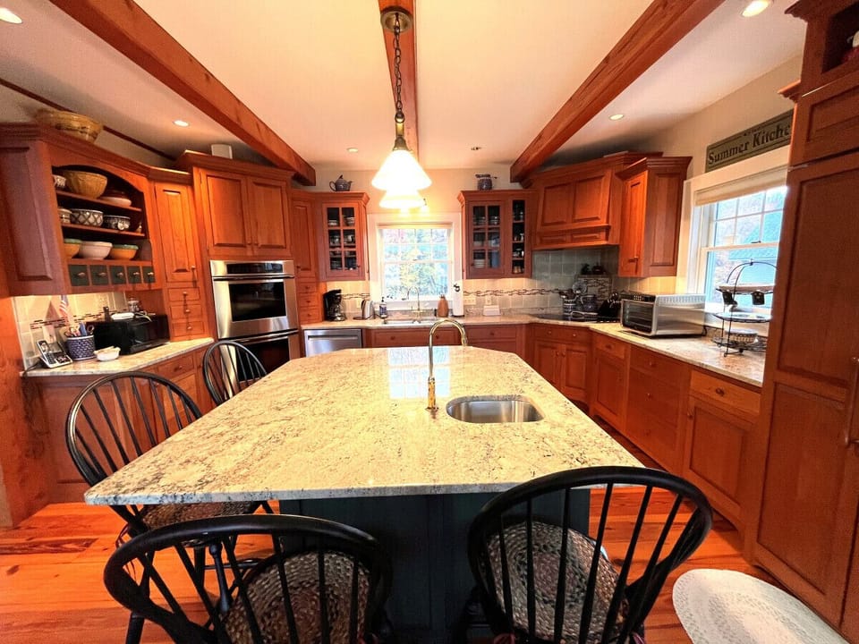 Fully equipped chefs kitchen