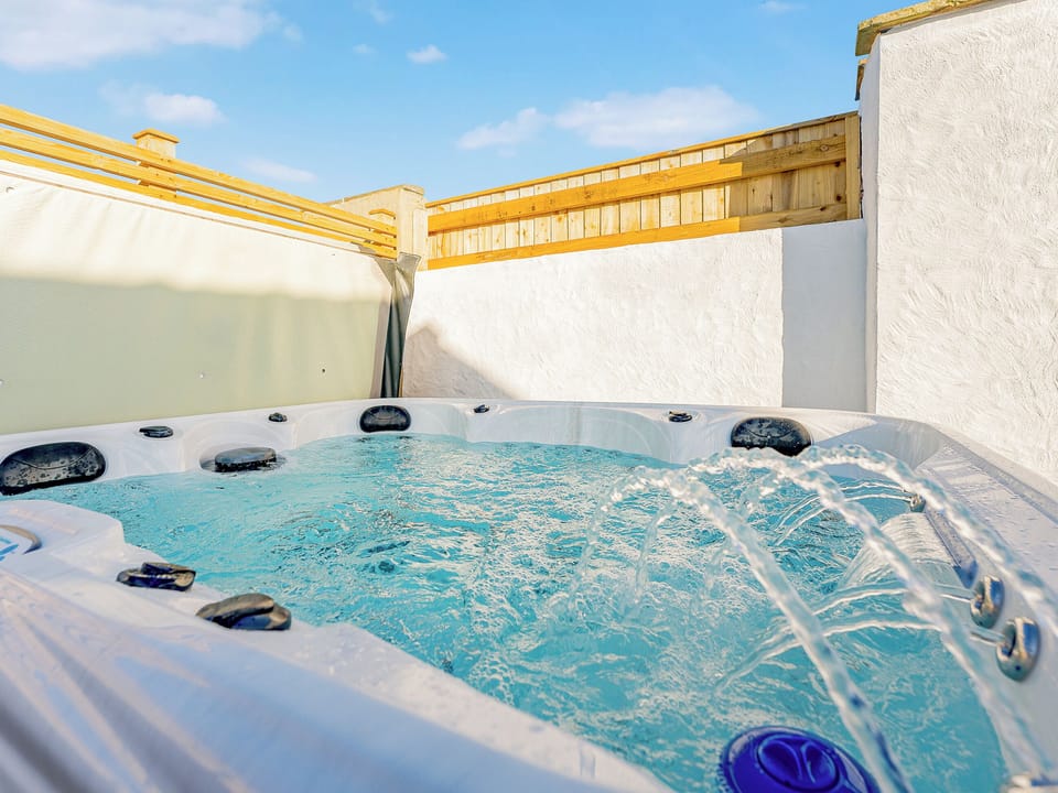 Hot tub | The Hideaway, Meols, Wirral