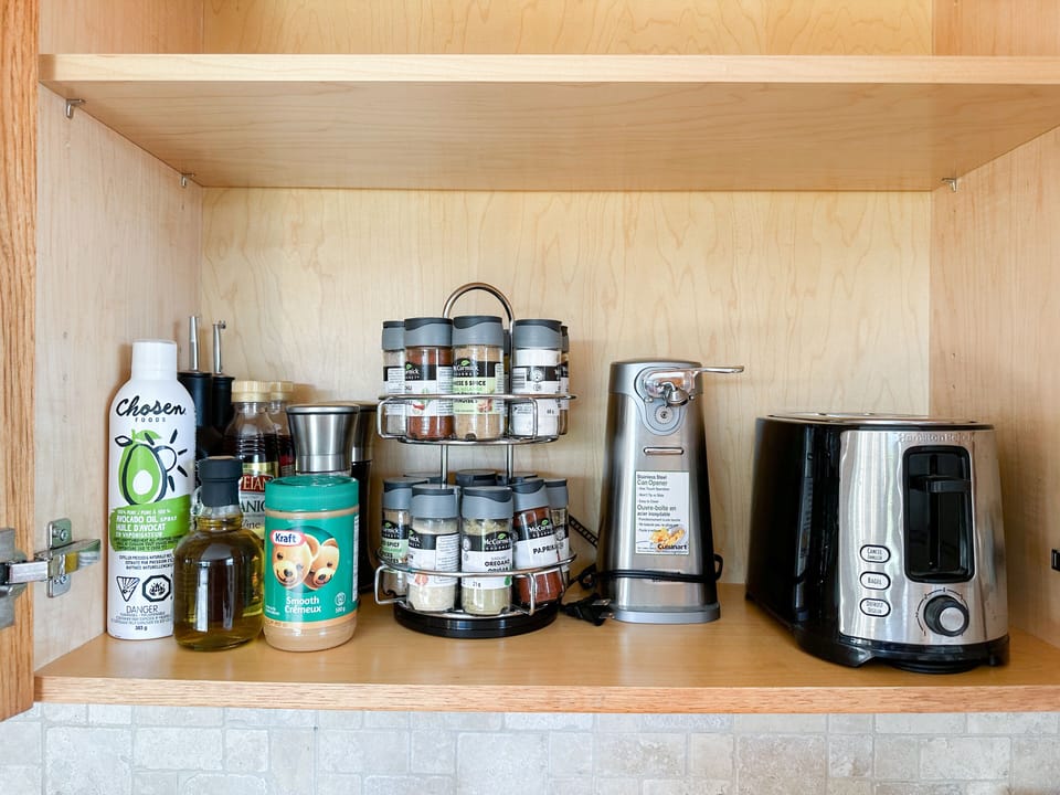 We offer basic spices and oils for our guests and all of the kitchen essentials