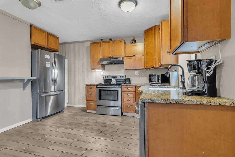 Level 1 | Kitchen | Stainless Steel Appliances