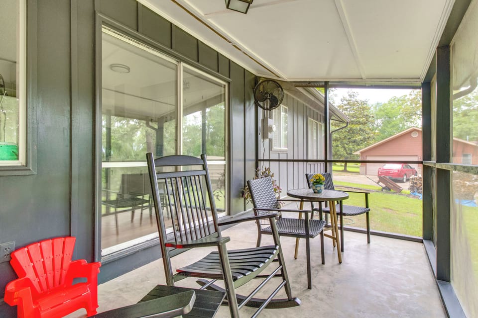 Screened Porch | Dining Table | Rocking Chairs