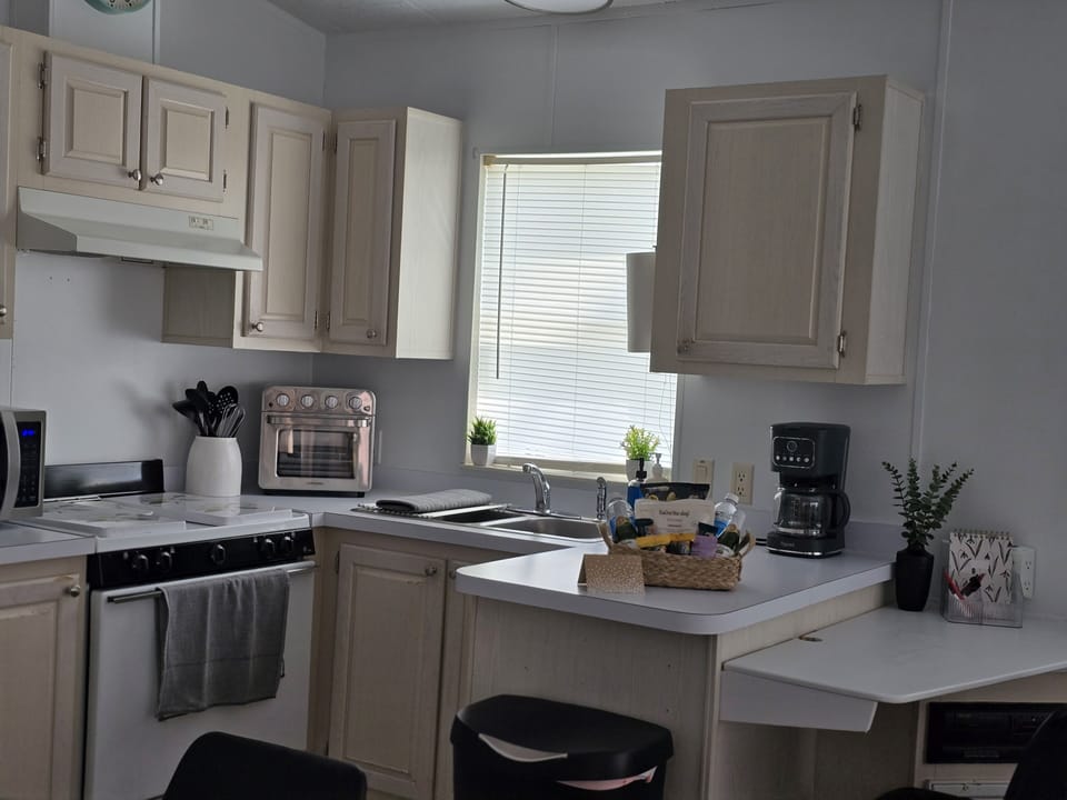 Full Kitchen 