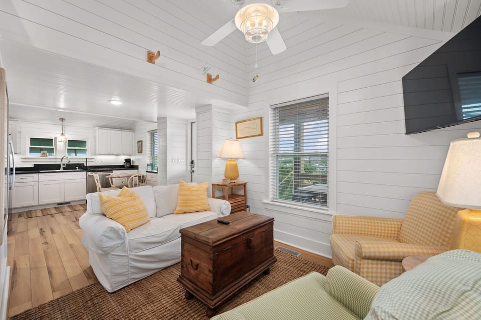 NH364: Nags Head 364 | Living Room Area