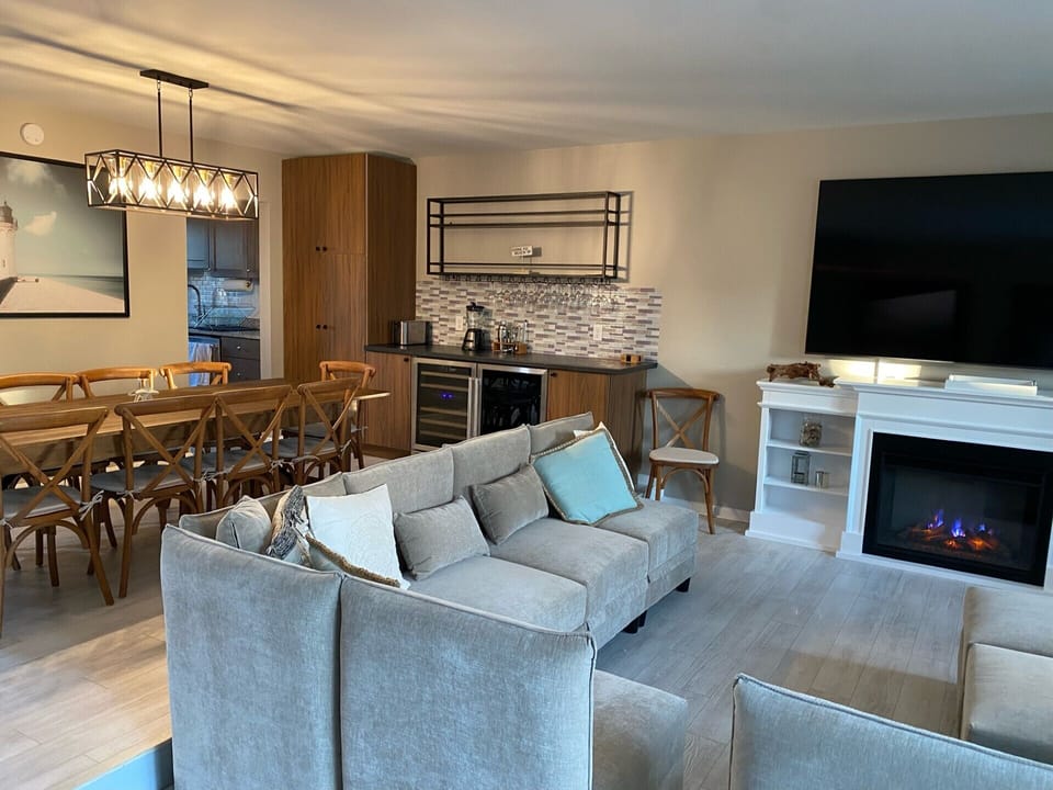 Completely renovated with stylish furnishings, this unit will be a hit for this years vacation!