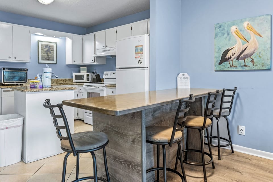 Dining Area - Island Seats 4