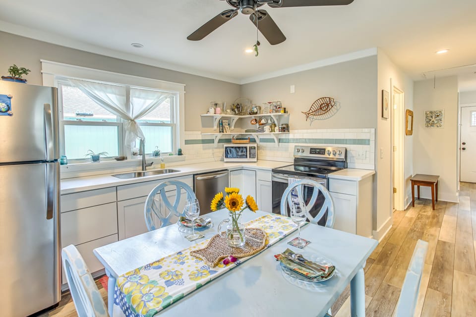 Dining Area | Kitchen