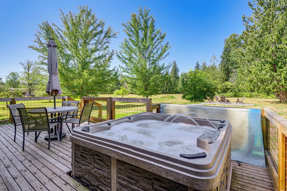 Private Hot Tub | Deck