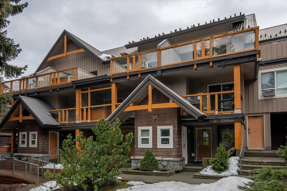 Glacier's Reach complex. Private entrance ground floor unit