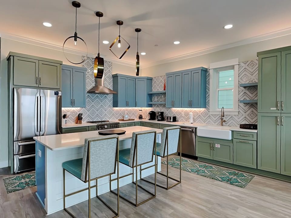 Kitchen, Second Floor - Island Seating