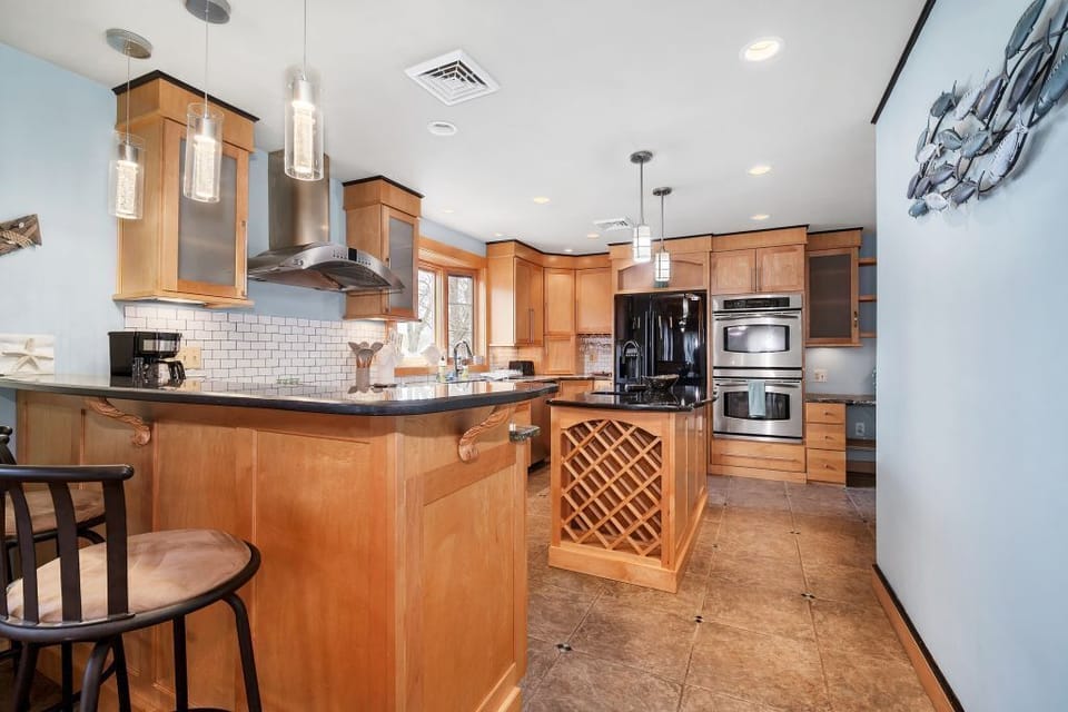 Kitchen with Island counter