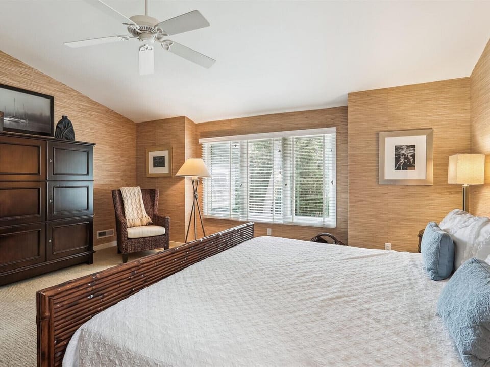Guest Bedroom at 25 Green Heron