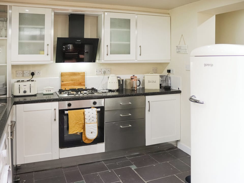 Kitchen | Maes Derlwyn, Llanberis, near Caernarfon