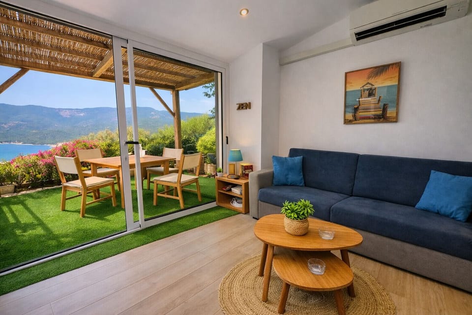Air-conditioned living room with a view of the sea 