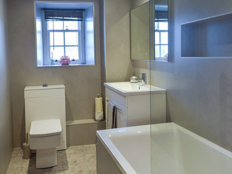 Bathroom | Lochside Apartment, Inveraray