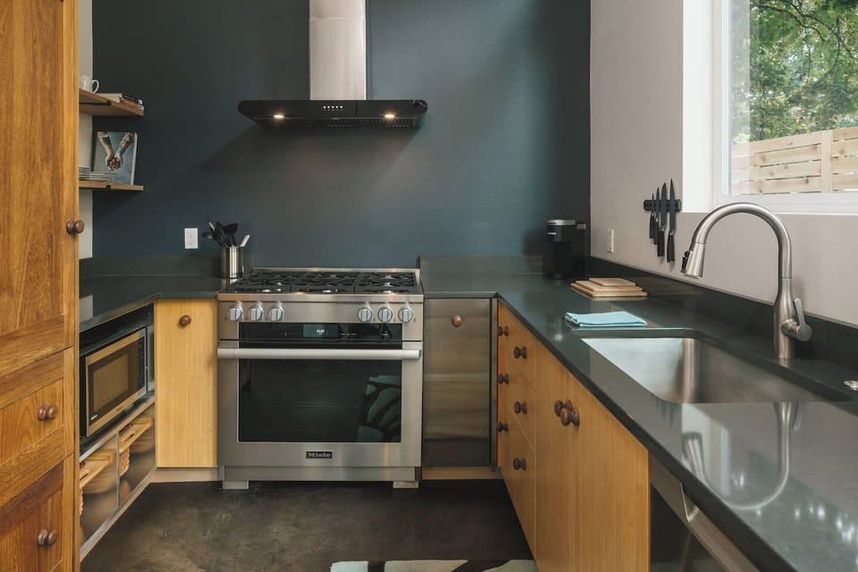 Gourmet Kitchen: Unleash your inner chef with top-notch appliances and stylish design!