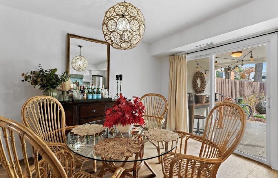 Spacious dining area off of kitchen.