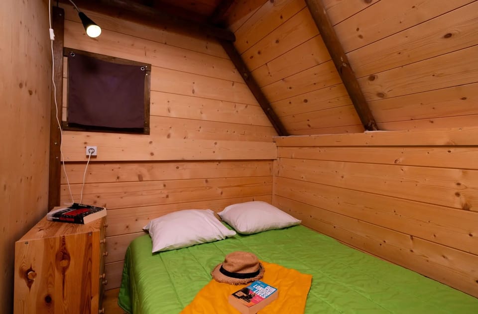 Le Petit Liou Sites & Paysages *** - Cabane Lauzerot Insolite Premium with sanitary 5 people Cabin in Provence-Alpes-Côte d'Azur