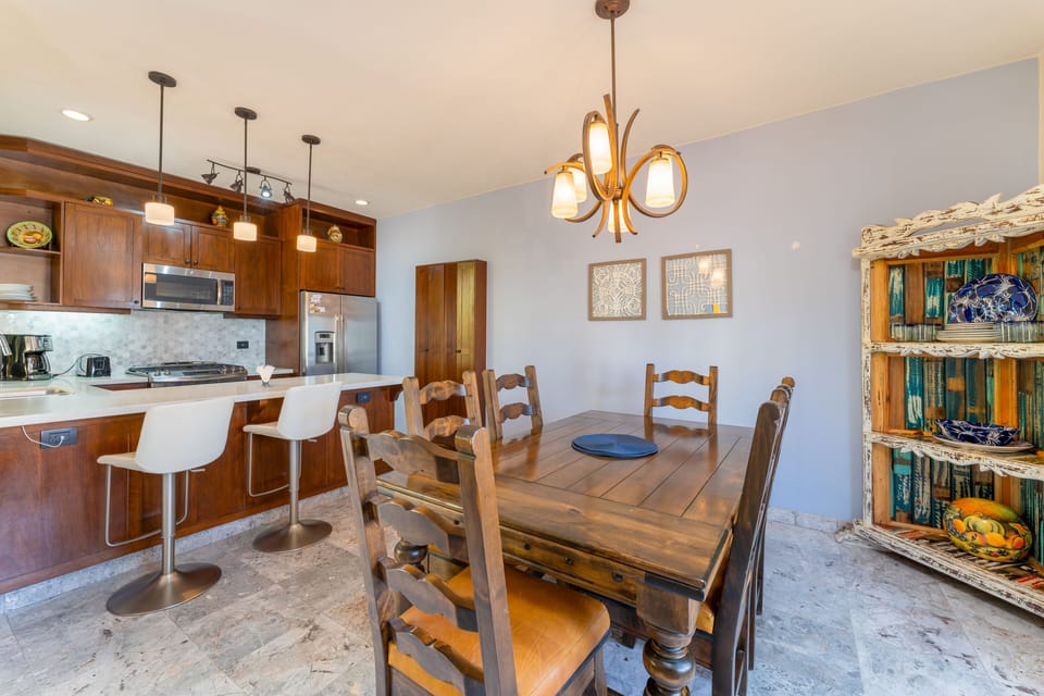 Breakfast bar and comfortable table seating for 6