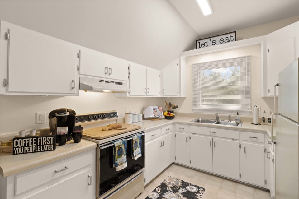 Full kitchen