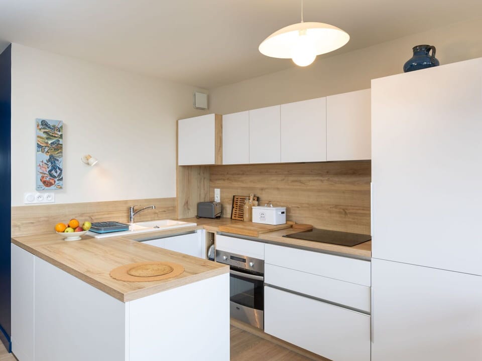 Cabinetry, Countertop, Property, Furniture, Kitchen, Building, Wood, Interior Design, Kitchen Stove, Drawer