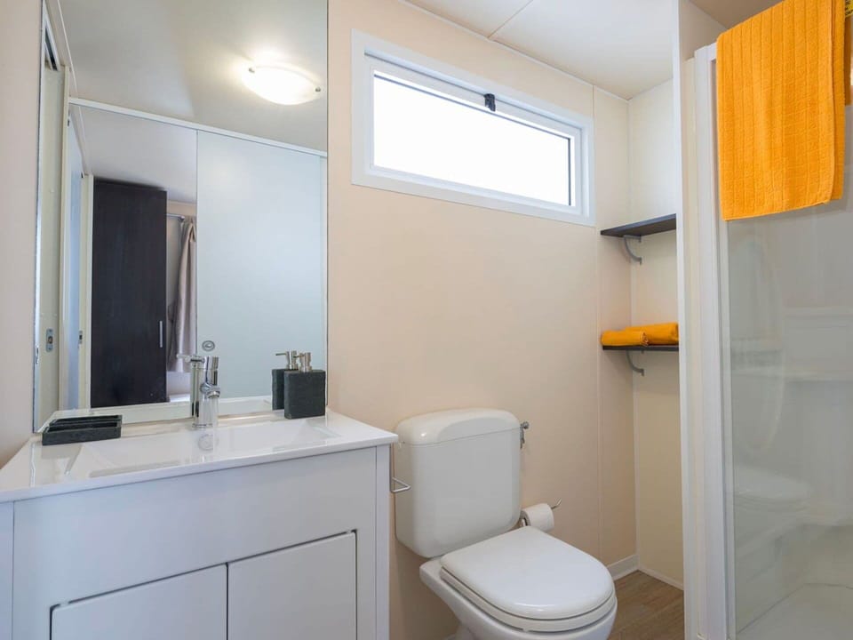 Property, Interior Design, Building, Bathroom, Floor, Line, Wall, Real Estate, Flooring