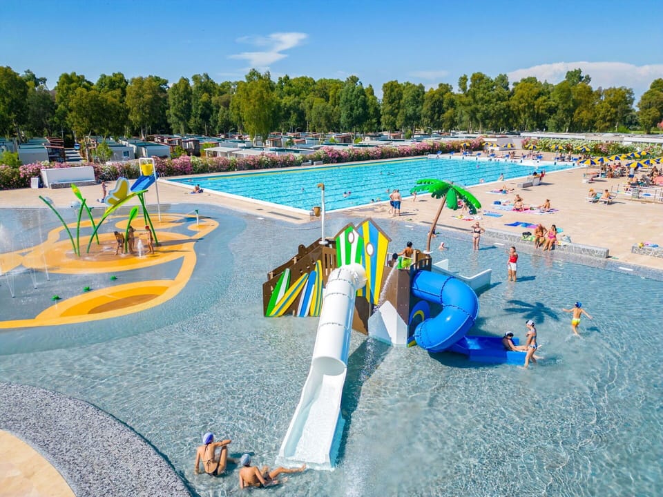 Cloud, Sky, Water, Outdoor Recreation, Tree, Leisure, Fun, Plant, Recreation, Swimming Pool