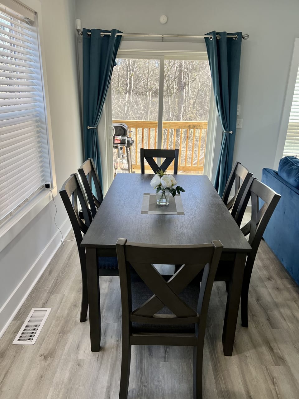 Dining table for 6 people
