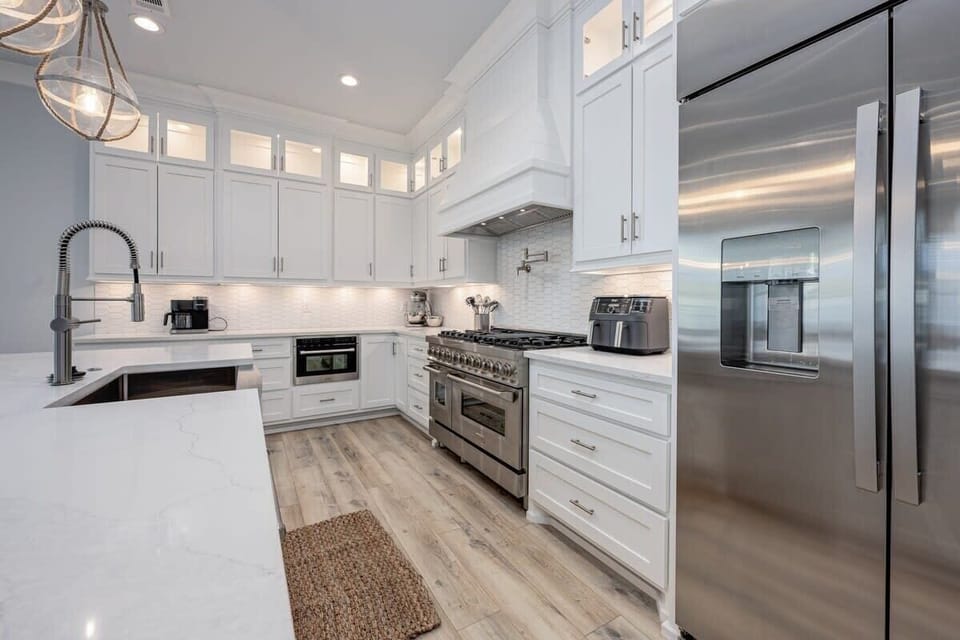 Full Size Refrigerator with Ice Maker