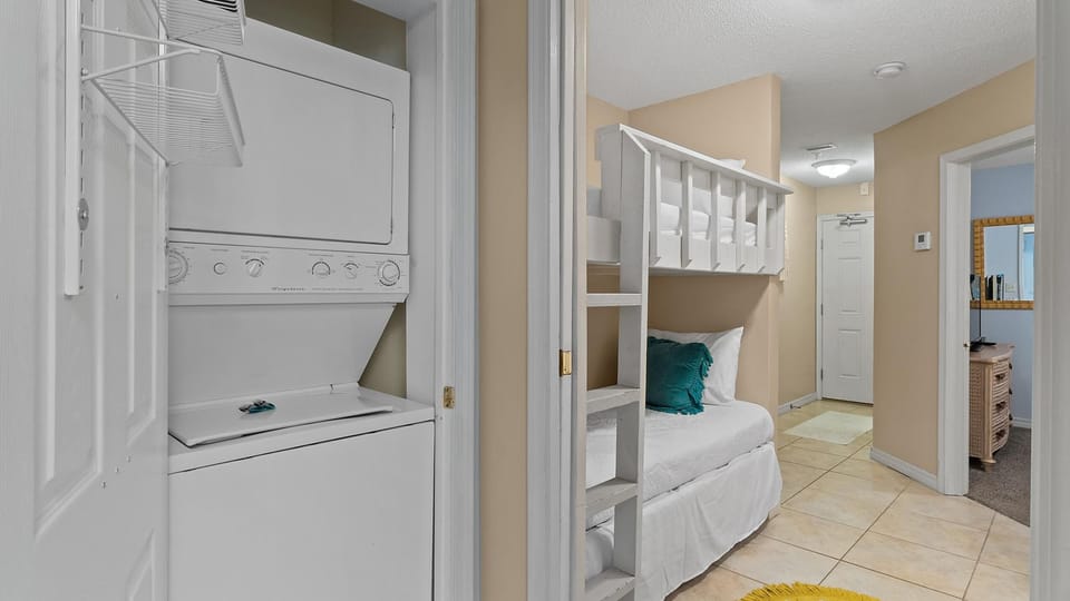 Laundry Closet - Washer and Dryer