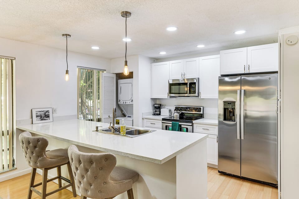 Kitchen | Single-Story Unit | 2nd-Floor Condo | Central A/C