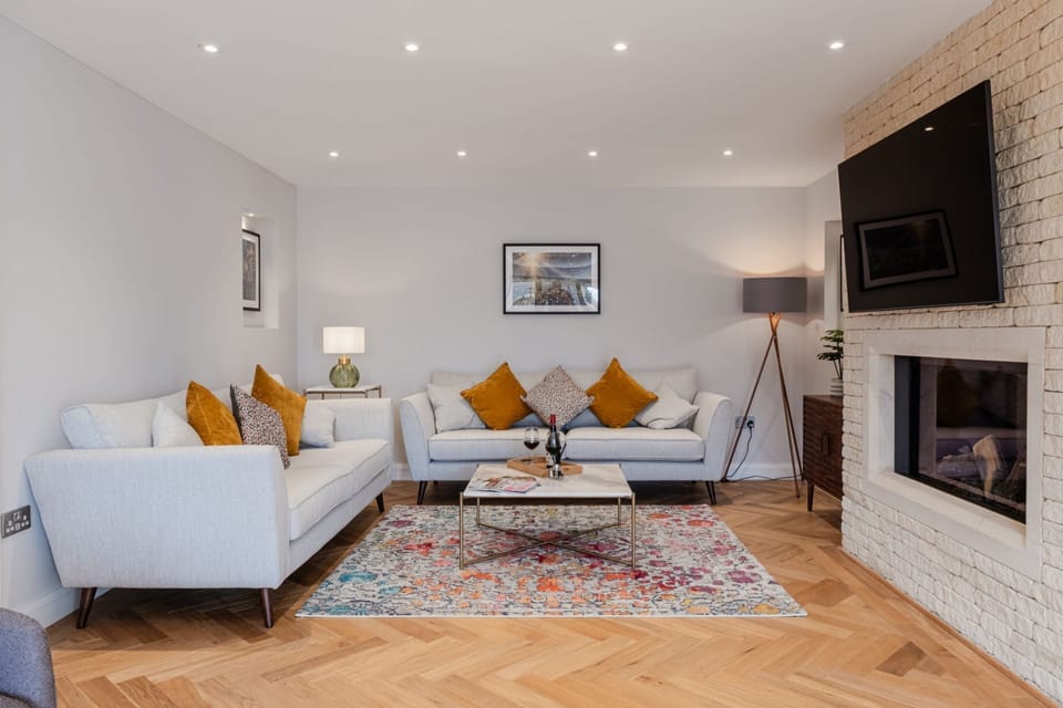 Nursery End House Sitting Room - StayCotswold