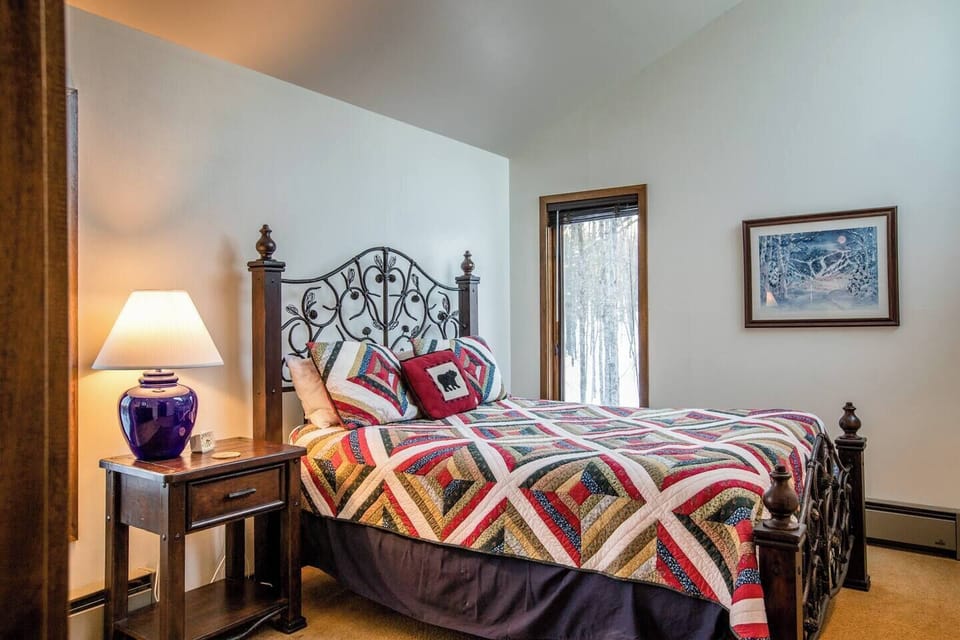 Bedroom 1 - Main Level